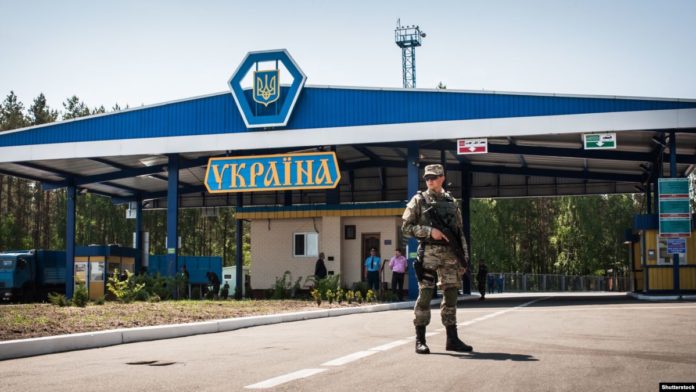 Жителів ОРДЛО з температурою не пускатимуть до України Жителів ОРДЛО з температурою не пускатимуть до України