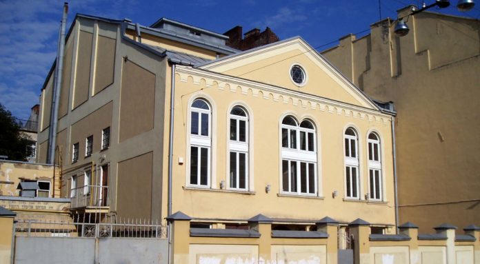 Львівські правоохоронці не виявили вибухівки у «замінованій» синагозі Львівські правоохоронці не виявили вибухівки у «замінованій» синагозі