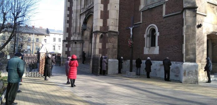 Львівські церкви практично перейшли на дистанційну роботу Львівські церкви практично перейшли на дистанційну роботу