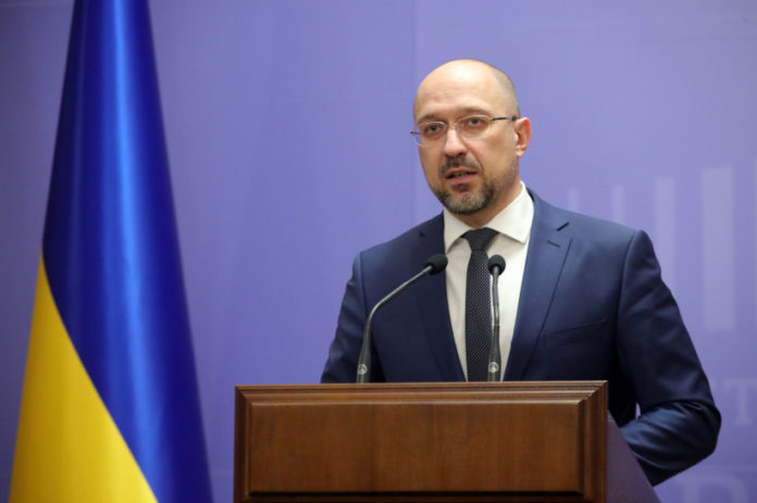 Кабмін відмовився від своїх премій до кінця року Кабмін відмовився від своїх премій до кінця року