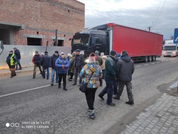 У Кам’янка-Бузькій місцеві протестують через обмеження масових зібрань У Кам’янка-Бузькій місцеві протестують через обмеження масових зібрань