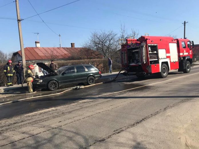 У Винниках горів автомобіль (фото) У Винниках горів автомобіль (фото)