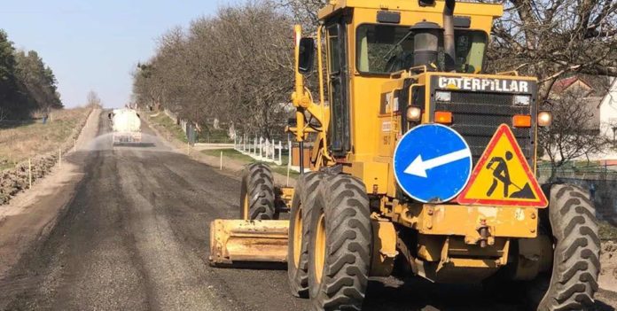 На Львівщині стартував ремонт дороги Ясенів-Золочів (фото) На Львівщині стартував ремонт дороги Ясенів-Золочів (фото)