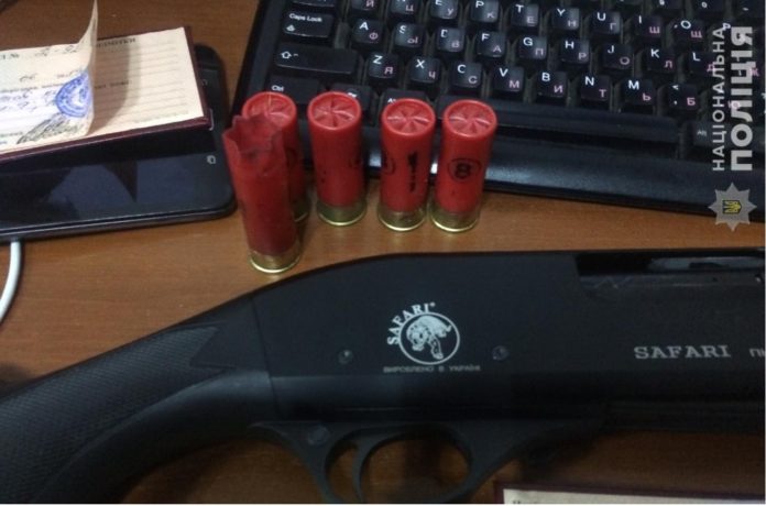 На Львівщині затримали чоловіка, який розгулював містом з рушницею На Львівщині затримали чоловіка, який розгулював містом з рушницею