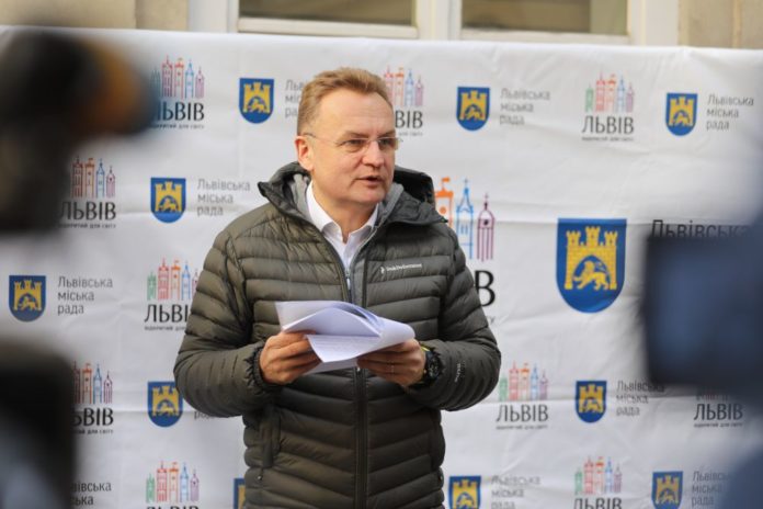 Львів на карантині: працюватимуть лише аптеки та продуктові магазини Львів на карантині: працюватимуть лише аптеки та продуктові магазини