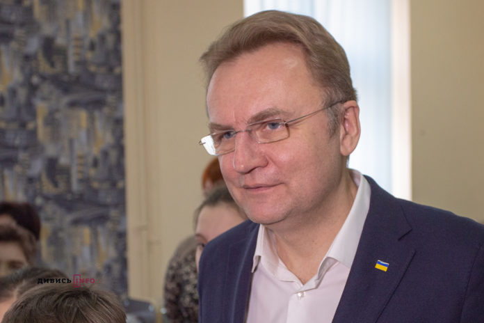 Садовий хоче, щоб депутати розв’язали йому руки для боротьби з коронавірусом Садовий хоче, щоб депутати розв’язали йому руки для боротьби з коронавірусом