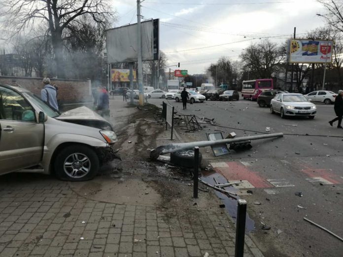 У Львові в ДТП травмували батька з маленькою дитиною У Львові в ДТП травмували батька з маленькою дитиною