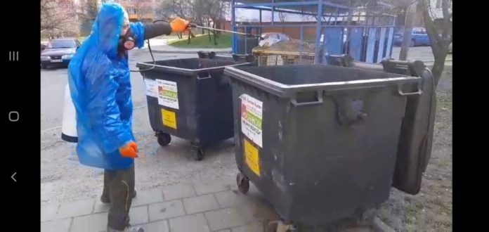 У Львові продовжать дезінфікувати вулиці і зупинки У Львові продовжать дезінфікувати вулиці і зупинки