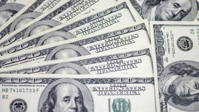 НБУ продав 150 мільйонів доларів за півгодини, але не зупинив зростання долара НБУ продав 150 мільйонів доларів за півгодини, але не зупинив зростання долара