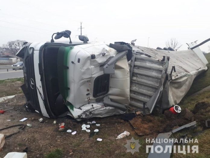 На Пустомитівщині в аварії постраждав водій фури На Пустомитівщині в аварії постраждав водій фури
