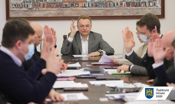 Садовий розказав власникам кіосків, як їм працювати під час карантину Садовий розказав власникам кіосків, як їм працювати під час карантину