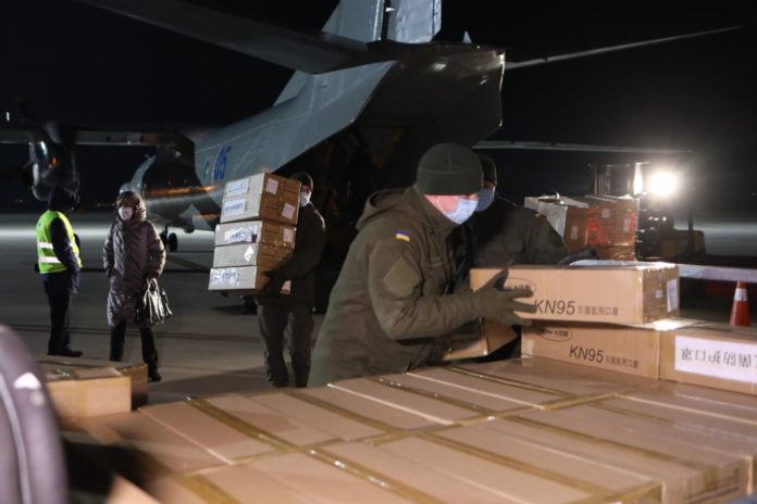 До Львова з Китаю доставили засоби боротьби з коронавірусом До Львова з Китаю доставили засоби боротьби з коронавірусом