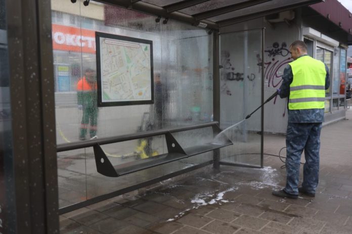 У Львові працюють порохотяги і водовозки: миють дороги і тротуари У Львові працюють порохотяги і водовозки: миють дороги і тротуари