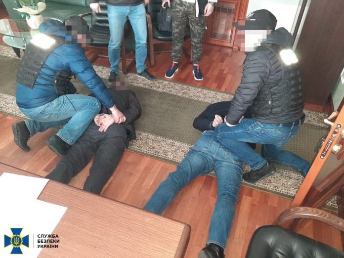 СБУ затримала чиновників Мін’юсту на хабарі в мільйон доларів СБУ затримала чиновників Мін’юсту на хабарі в мільйон доларів