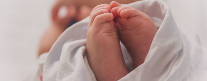 На Київщині жінка з підозрою на коронавірус народила дитину На Київщині жінка з підозрою на коронавірус народила дитину