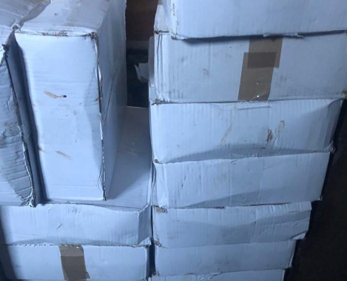 На Львівщині митники вилучили 180 кілограмів печінки в рейсовому автобусі На Львівщині митники вилучили 180 кілограмів печінки в рейсовому автобусі