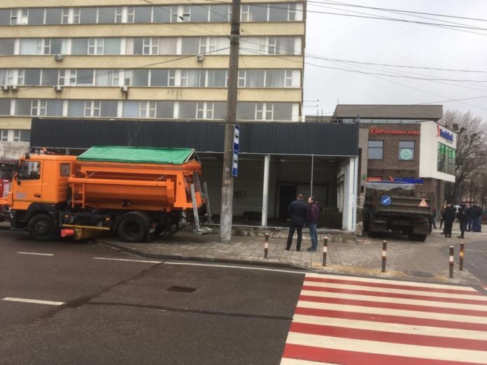 Мерія вирішила, що робитиме з МАФом на Чорновола, 57 Мерія вирішила, що робитиме з МАФом на Чорновола, 57