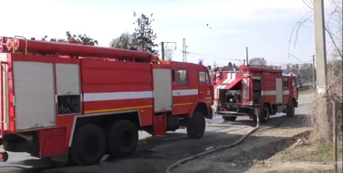 На Львівщині згоріли три будівлі та два автомобілі (відео) На Львівщині згоріли три будівлі та два автомобілі (відео)