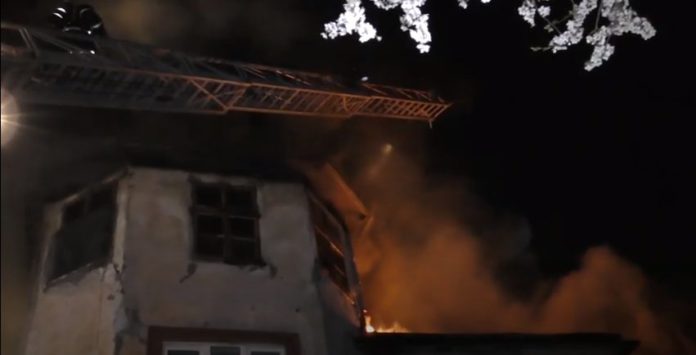 У Брюховичах горів житловий будинок (відео) У Брюховичах горів житловий будинок (відео)