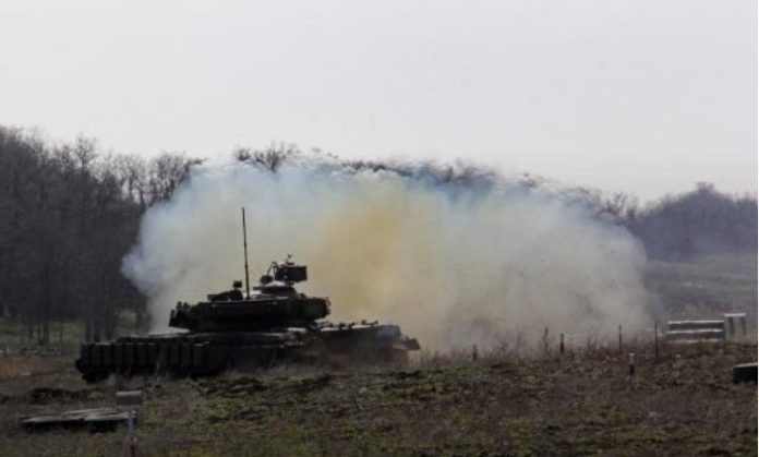 На Донбасі за добу поранено троє українських військових На Донбасі за добу поранено троє українських військових