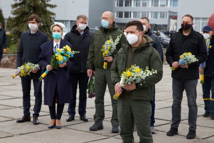 Вшанував пам’ять: Зеленський з’їздив на Чорнобильську АЕС Вшанував пам’ять: Зеленський з’їздив на Чорнобильську АЕС