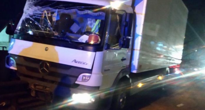 У Львові п’яний водій вантажівки зніс декілька дерев та в’їхав у відбійник У Львові п’яний водій вантажівки зніс декілька дерев та в’їхав у відбійник