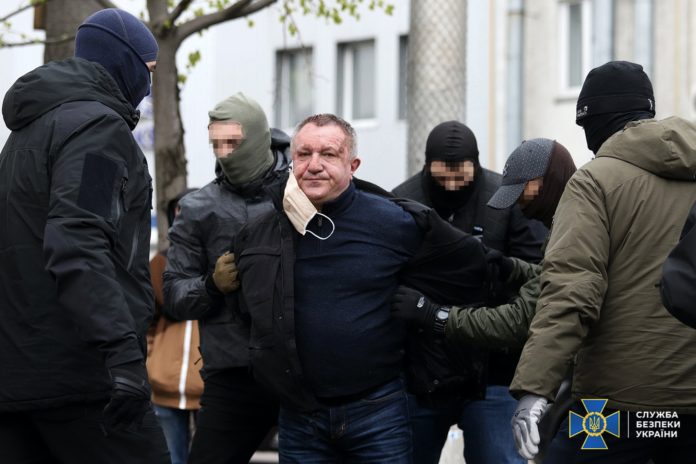 У Києві затримали генерал-майора СБУ, який працював на ФСБ Росії (фото) У Києві затримали генерал-майора СБУ, який працював на ФСБ Росії (фото)