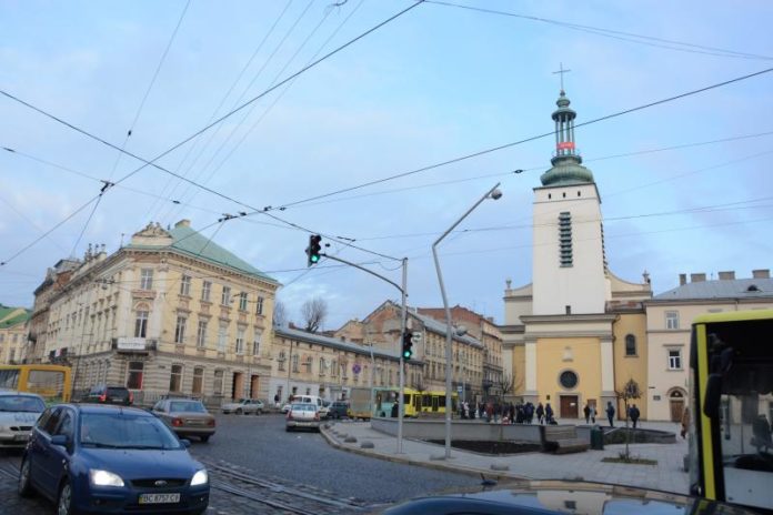 У Львові вперше встановили інтелектуальний світлофор У Львові вперше встановили інтелектуальний світлофор