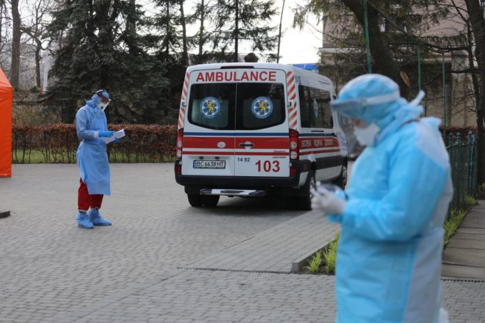 З приймальні у реанімацію: на Львівщині зростає кількість важких пацієнтів з коронавірусом З приймальні у реанімацію: на Львівщині зростає кількість важких пацієнтів з коронавірусом