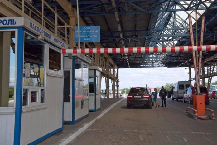 У ЛОДА відхрестилися від поборів на кордоні за перевезення заробітчан У ЛОДА відхрестилися від поборів на кордоні за перевезення заробітчан