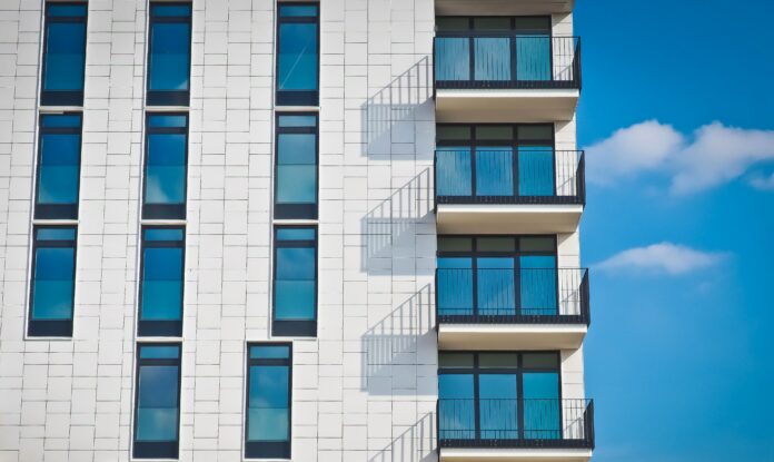 apartment-architecture-balcony-259950-696x415