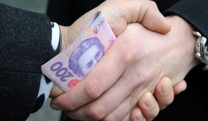 У прокуратурі Львівщини підписали підозри депутатам, затриманим на хабарі У прокуратурі Львівщини підписали підозри депутатам, затриманим на хабарі