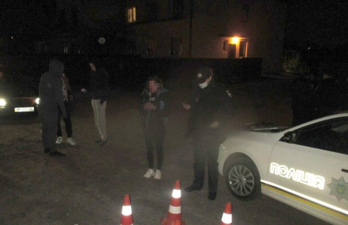 На Львівщині затримали чоловіків, що на Великдень побили перехожих На Львівщині затримали чоловіків, що на Великдень побили перехожих