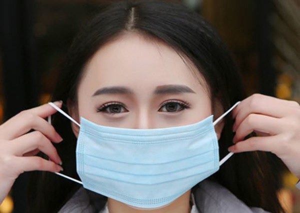 У Китаї новий спалах коронавірусу, за добу зафіксували 1,6 тисяч заражень