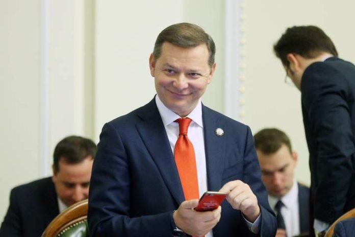 Екснардеп замурував вхід у скандальний ресторан (відео) Екснардеп замурував вхід у скандальний ресторан (відео)