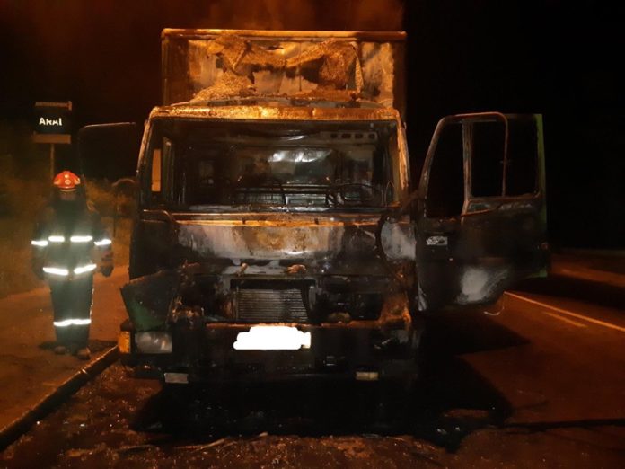 На Львівщині сталися дві пожежі у вантажівках На Львівщині сталися дві пожежі у вантажівках