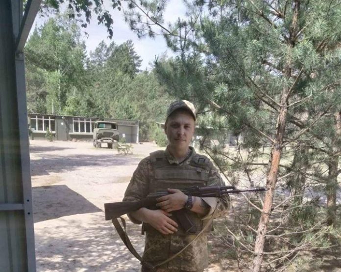 Війна на Донбасі: від уламку снаряду загинув український воїн Війна на Донбасі: від уламку снаряду загинув український воїн