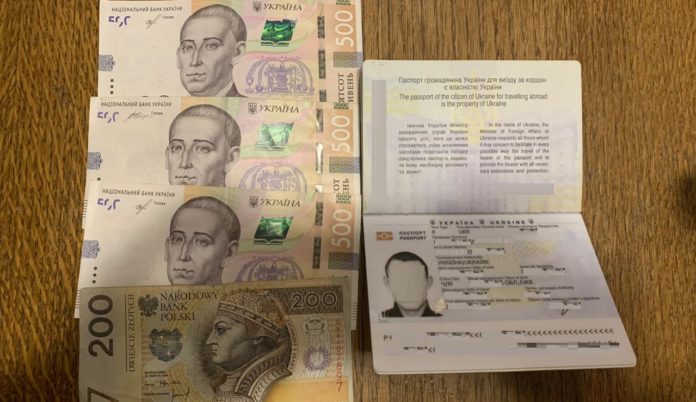У Краковці боржник аліментів намагався підкупити прикордонницю, аби в’їхати до Польщі У Краковці боржник аліментів намагався підкупити прикордонницю, аби в’їхати до Польщі