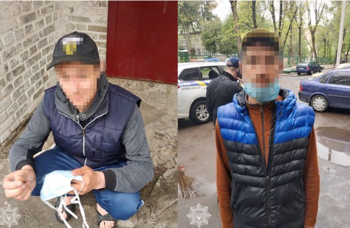 Напали і відібрали телефон: у Львові патрульні затримали злочинців Напали і відібрали телефон: у Львові патрульні затримали злочинців