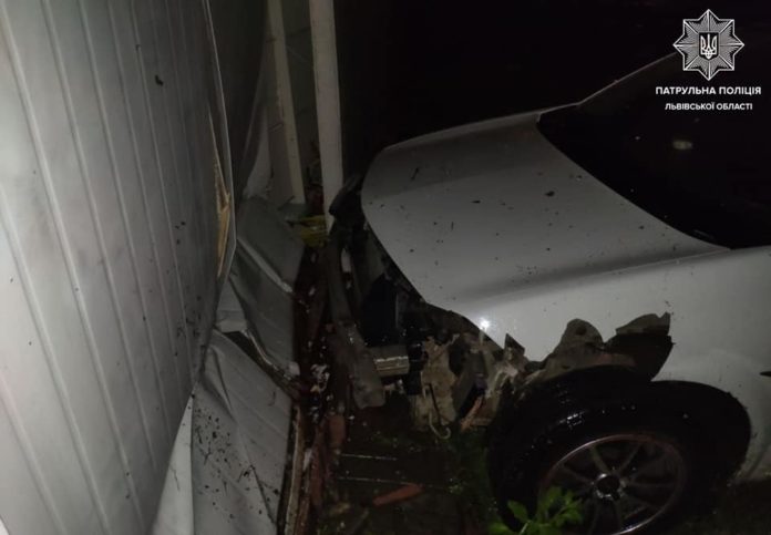П’яний водій у Львові за вечір зробив кілька аварій (фото) П’яний водій у Львові за вечір зробив кілька аварій (фото)