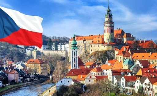 Чехія зупинила видачу віз росіянам та білорусам