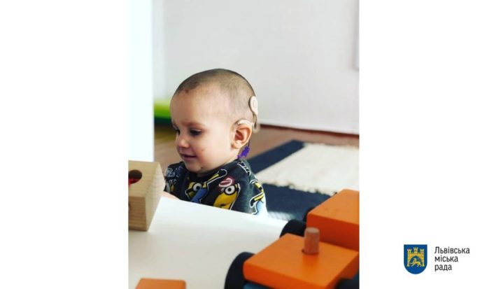 Дворічному Матвійкові потрібна допомога, аби почути Дворічному Матвійкові потрібна допомога, аби почути