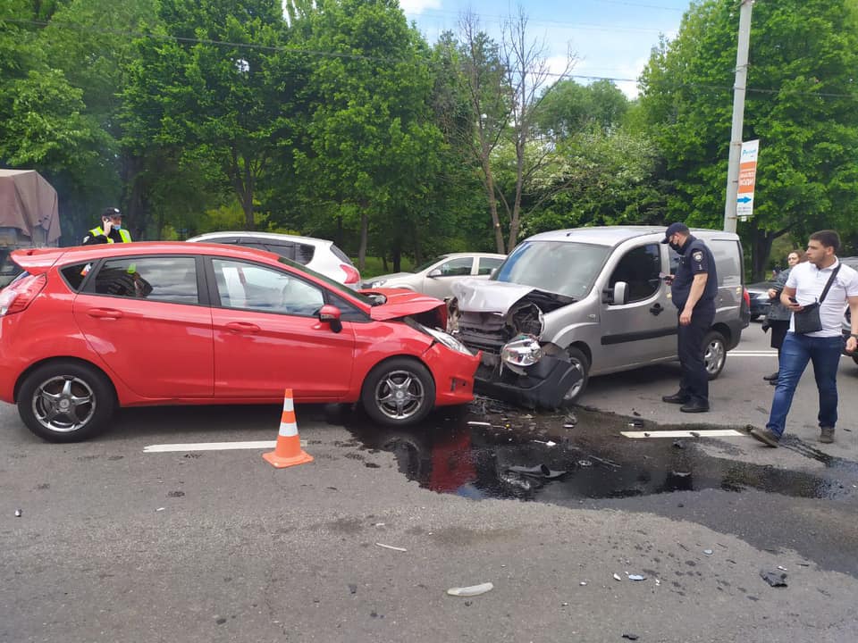 У Львові сталась ДТП з чотирма потерпілими - 2