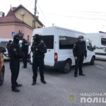 Біля Львова чоловік погрожує підірвати гранату в ресторані - 3