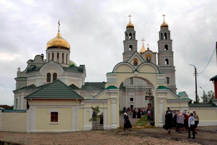 На Хмельниччині заборонили відвідувати храми через спалах COVID-19 у монастирі На Хмельниччині заборонили відвідувати храми через спалах COVID-19 у монастирі