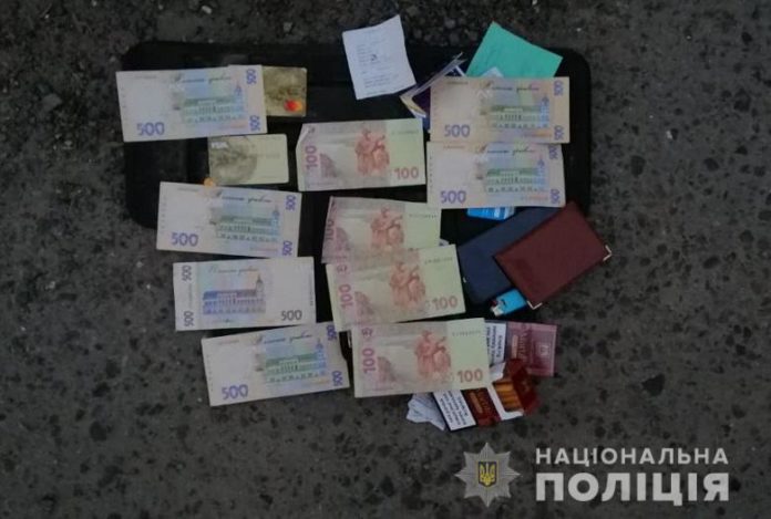 Поліцейські Львова затримали зловмисника, який пограбував жінку Поліцейські Львова затримали зловмисника, який пограбував жінку