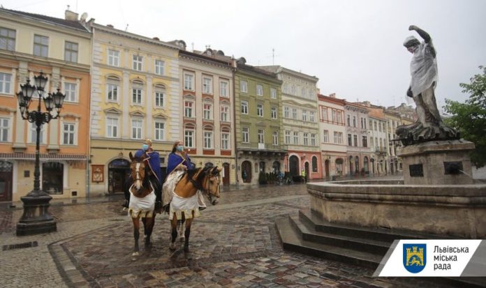 У Львові Король та Королева і подякували усім медикам за роботу (фото, відео) У Львові Король та Королева і подякували усім медикам за роботу (фото, відео)