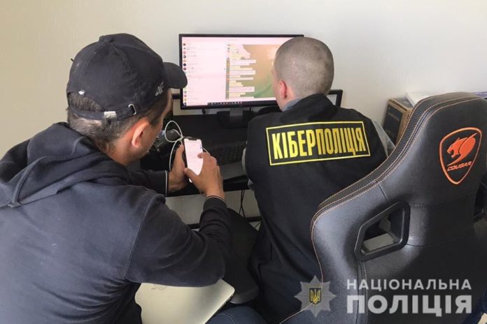 Кіберполіція викрила хакера, що нишпорив у записах іноземних банків Кіберполіція викрила хакера, що нишпорив у записах іноземних банків