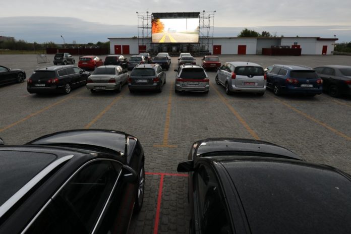 У Львові запрацювали два автокінотеатри – де придбати квитки У Львові запрацювали два автокінотеатри – де придбати квитки