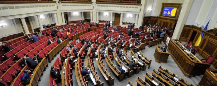 У квітні 16 нардепів не відвідали жодного засідання парламенту У квітні 16 нардепів не відвідали жодного засідання парламенту